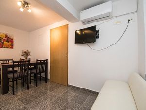 23983818-Ferienwohnung-4--300x225-2