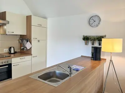 Wohn-Essbereich mit Küchenzeile