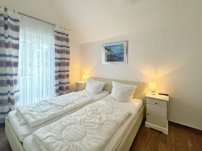 Schlafzimmer mit Doppelbett