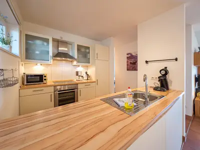 Küchenzeile mit Backofen