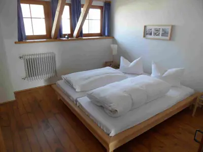 Schlafzimmer 1