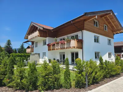 Haus Lisa mit Ferienwohnung "Der Tegernsee Stern"