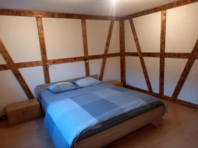 Schlafzimmer mit Doppelbett