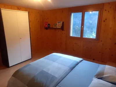 Schlafzimmer mit Doppelbett