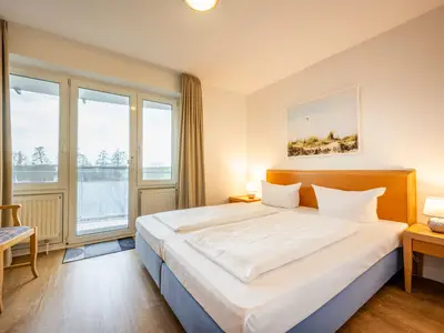 Schlafzimmer mit Doppelbett