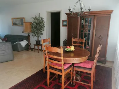 Esstisch im Wohnzimmer