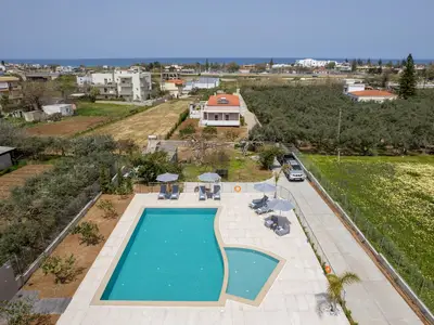 PoolOfHouse