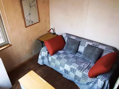 Sofa mit Blick in den Garten