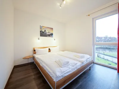Schlafzimmer mit Doppelbett