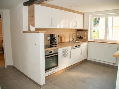 Modern ausgestattete Küche