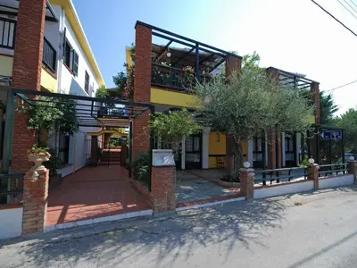 Ansicht der Anlage von der Strasse