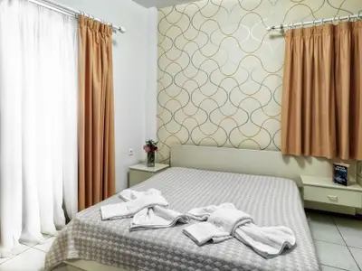 Schlafzimmer mit Doppelbett
