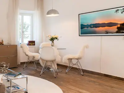 Luxus pur: Vitra Designerstühle, USM Möbel sowie Samsung the Frame Fernseher
