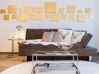 Designermöbel: ClassiCon Beistelltisch, Flowerpot Tischlampe, USM Couchtisch