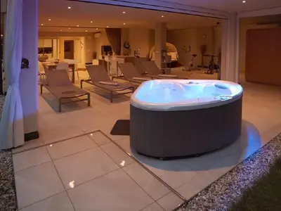 privater Wellnessbereich, sauna und whirlpool
