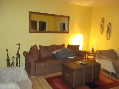 Wohnbereich. großes Wohnzimmer mit Zugang zur Aussenterrasse