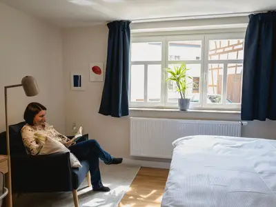 Früher saß ich immer mal wieder in der Leseecke. Die Sonne scheint hier morgens so schön.