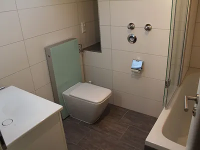 Badezimmer mit Badewanne Fewo Bergblick
