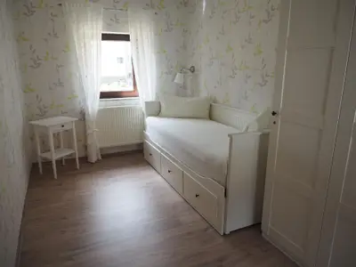 Im Schlafzimmer 2 steht eine ausziehbare Bettcouch, für zwei zusätzliche Schlafplätze