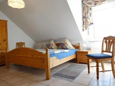Schlafzimmer 1