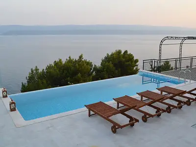 PoolOfHouse