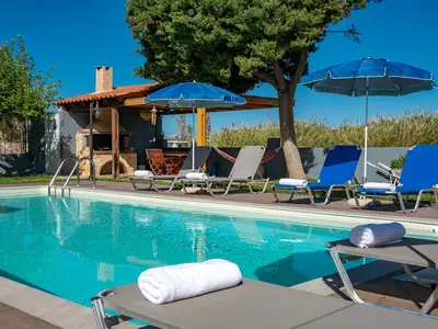 PoolOfHouse