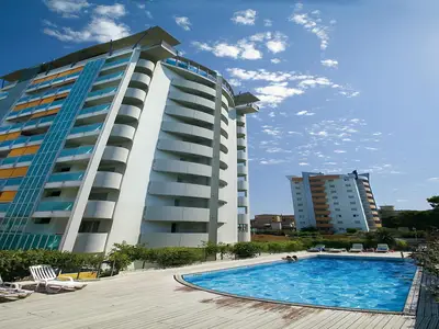 PoolOfHouse