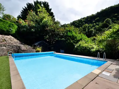 PoolOfHouse