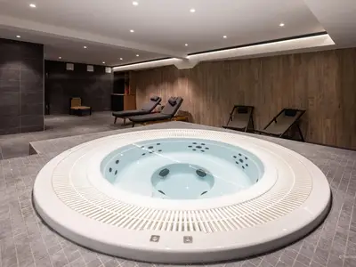 PoolOfHouse