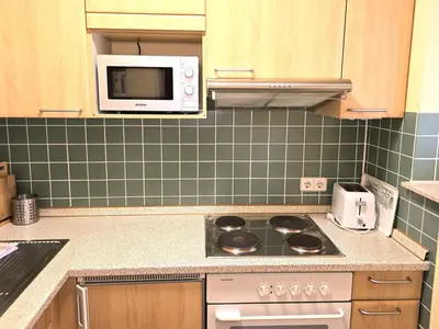 Küchenzeile mit Backofen
