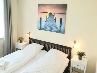 Schlafzimmer mit Doppelbett