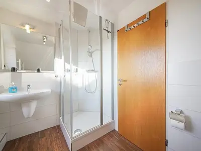Badezimmer mit Dusche