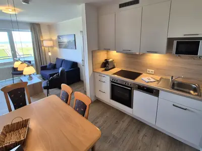 Küchenzeile mit Backofen