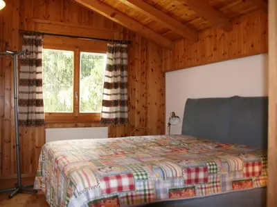 Schlafzimmer Bett: Boxspring 180x200 cm Bettkasten im Bett mit Bettzeug