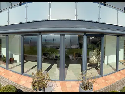 Außenansicht mit Terrasse