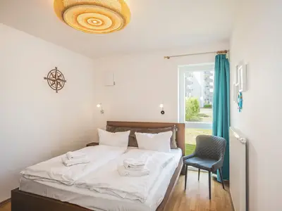 Schlafzimmer mit Doppelbett