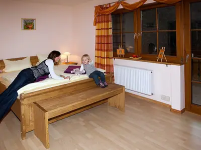 Schlafzimmer mit Zugang zum Balkon