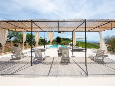 PoolOfHouse