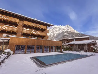 PoolOfHouse