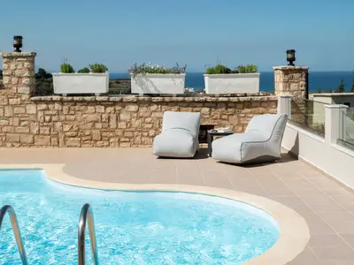 PoolOfHouse