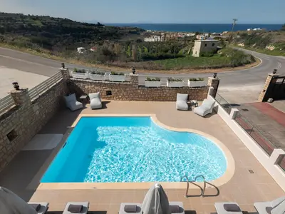 PoolOfHouse