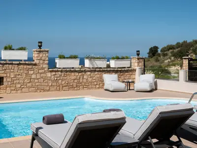 PoolOfHouse