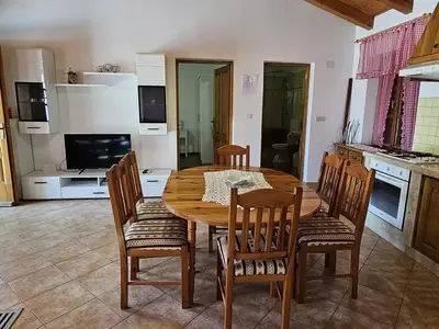 Ferienwohnung für 6 Personen (70 m²) in Jakići 9/10
