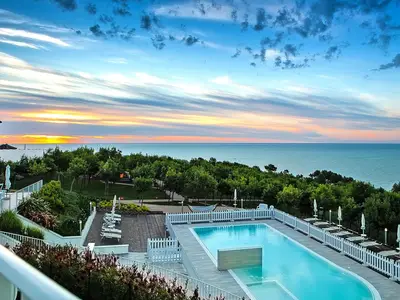 PoolOfHouse