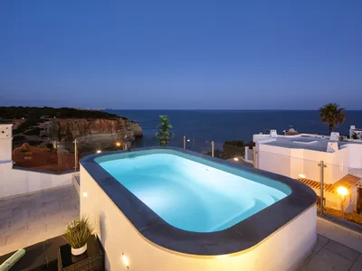 PoolOfHouse