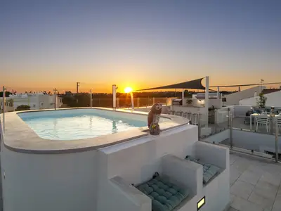 PoolOfHouse