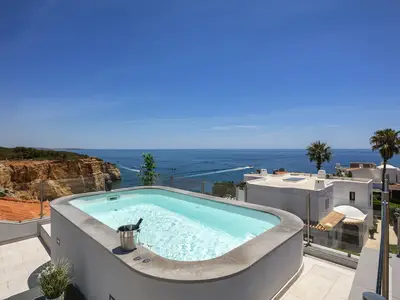 PoolOfHouse