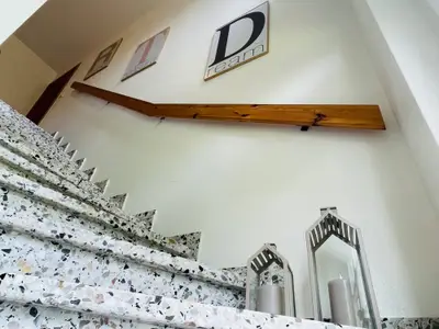 Treppenaufgang zu den Wohnungen
