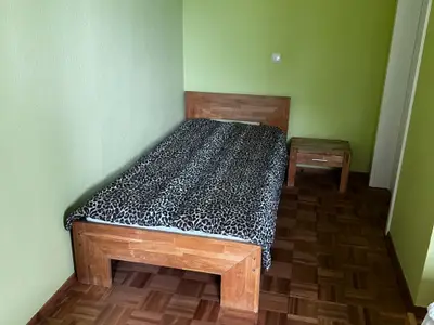 Einzelbett im Schlafzimmer