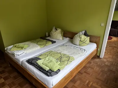 Doppelbett im Schlafzimmer